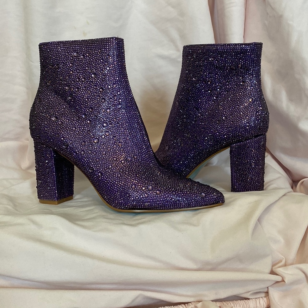 Georgous Betsey Johnson Cady ankle boots, size 7 1/2.